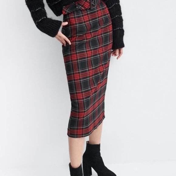 Plaid Midi Pencil skirt- Belt Included - Picture 2 of 6